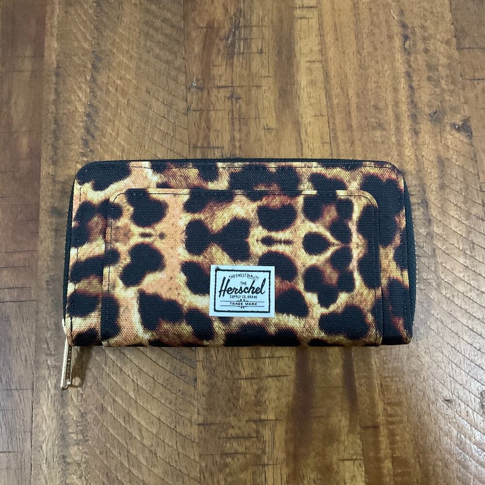Herschel Supply Co Thomas Leopard Black NWOT Zip Around RDIF Wallet